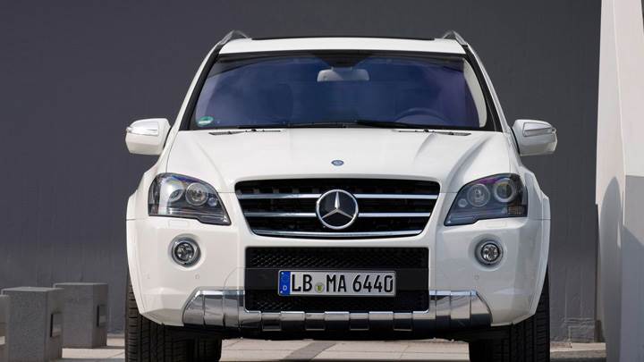 Front Pose Of 2010 Mercedes-Benz ML 63 AMG Facelift In White